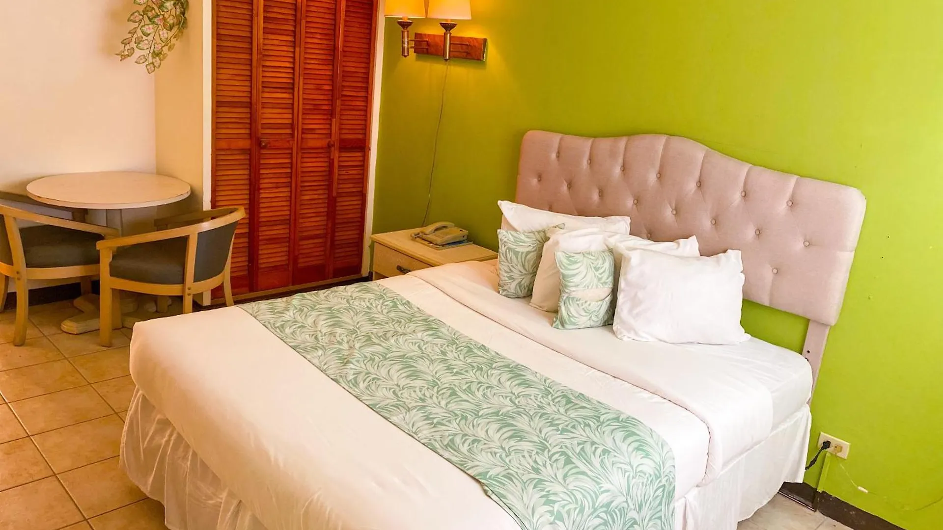 Point Salines Hotel Gwa Kay